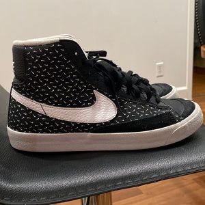 Nike high tops sneakers
